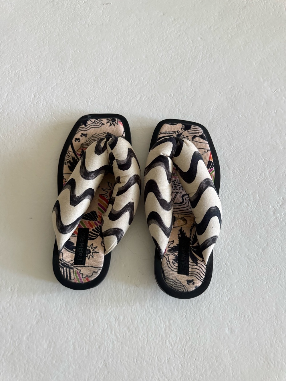 Black & Cream Farm Rio Wave-Print Thong Sandals
